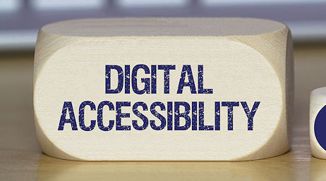 Quader aus Holz mit abgerundeten Ecken wie bei einem Würfel mit der Aufschrift "Digital Accessibility"