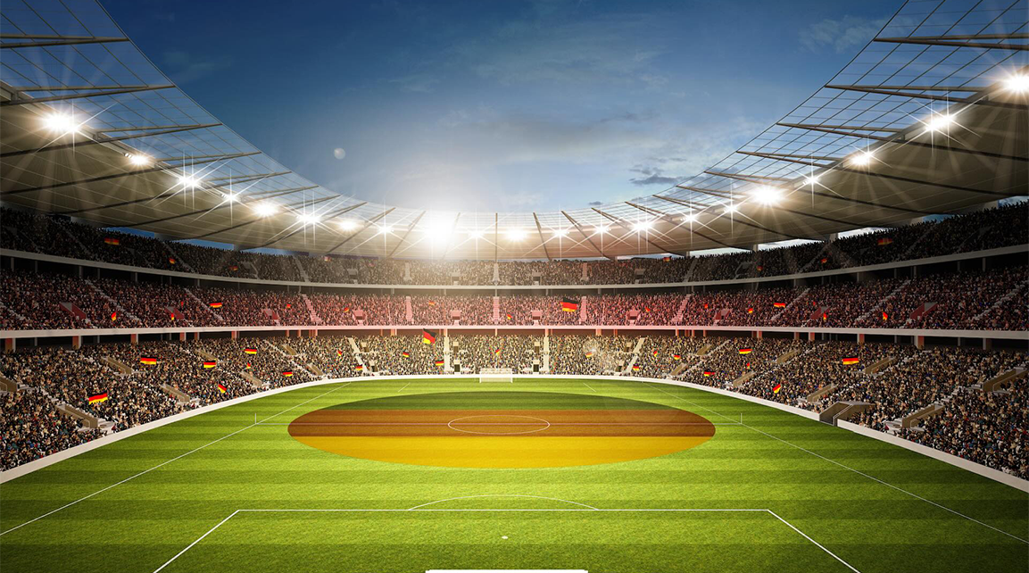 Fußballstadion mit Deutschlandfahne auf dem Spielfeld