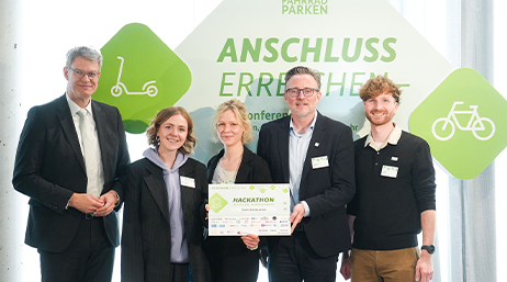 Auszeichnung mit dem 1. Platz beim DB InfraGO Hackathon "Anschluss erreichen"