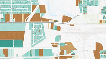 Helle Karte mit Flurstücks-Datasets in den Farben Hellgrün, Blaugrün und Braun