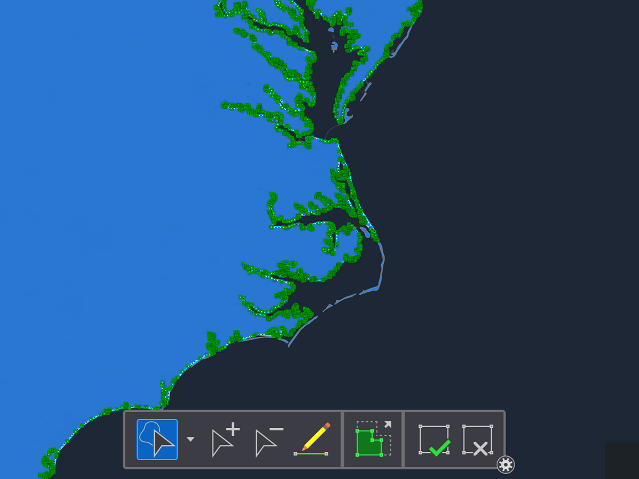 Eine Karte einer Küstenlinie, die die Werkzeuge zur Datenbearbeitung in ArcGIS Pro zeigt