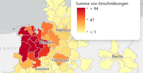ArcGIS-for-Power-BI-Karte zur Herkunftsanalyse von Studienanfänger:innen der Jade Hochschule. Die Landkreise Deutschlands sind entsprechend der Anzahl der Einschreibungen farblich abgestuft dargestellt. Besonders hohe Werte konzentrieren sich im nordwestdeutschen Einzugsgebiet der Hochschule.
